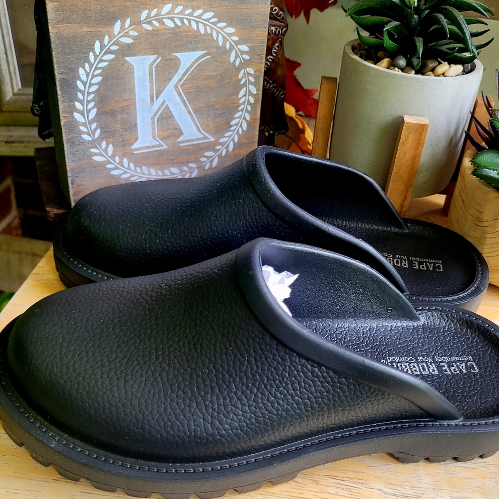 Cape Robbin Black Women's Mules - Picture 11 of 13